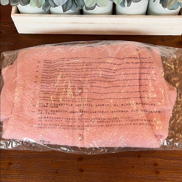 NWT Disney Forever 21 Daisy Pink Plush Romper with Pearl Buttons Women’s Small - Picture 6 of 6